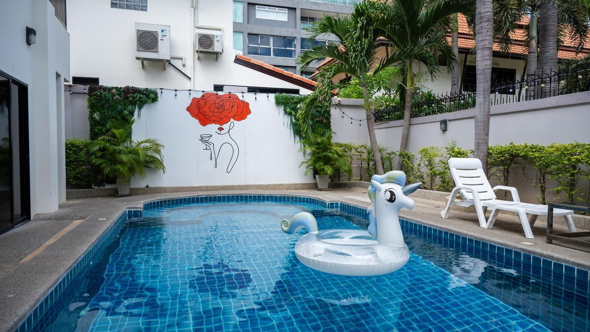 Luxury Pool 4 Bedroom 900m 1.5 Km Downtown * Pattaya