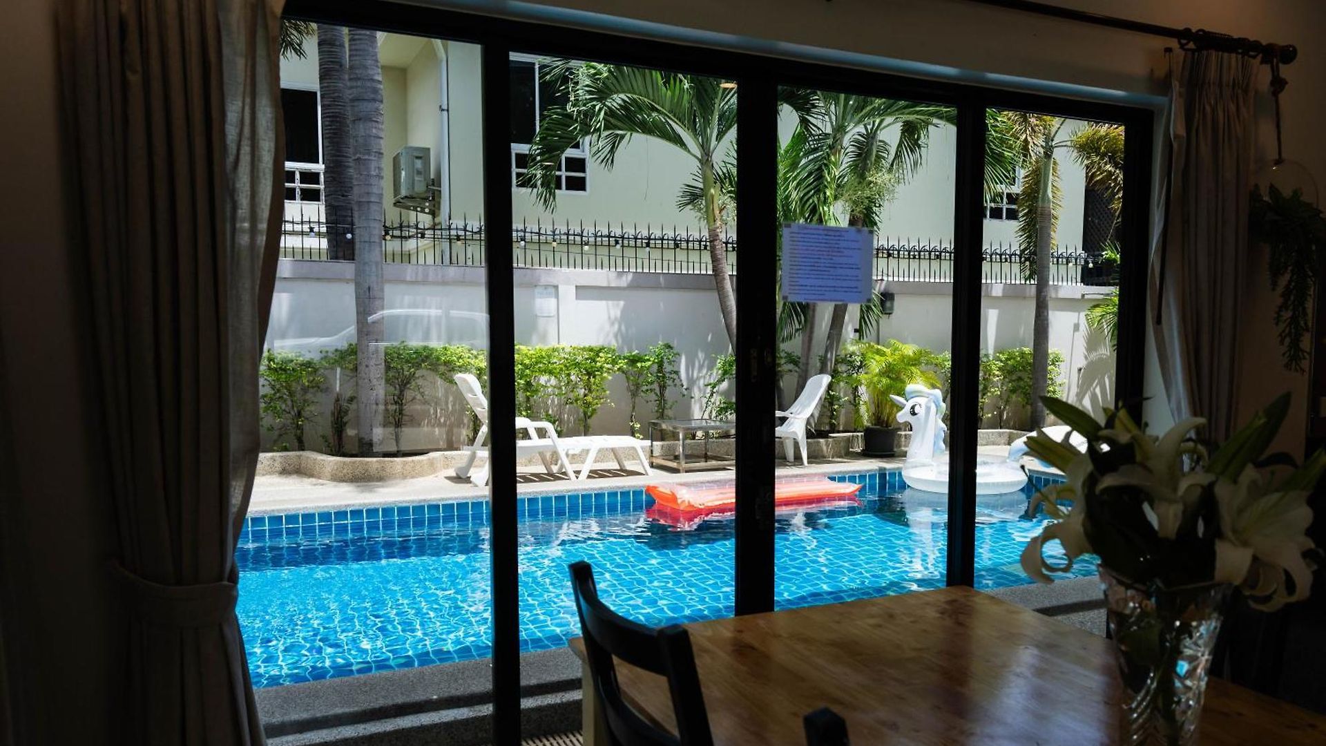 Villa Luxury Pool 4 Bedroom 900m 1.5 Km Downtown Pattaya