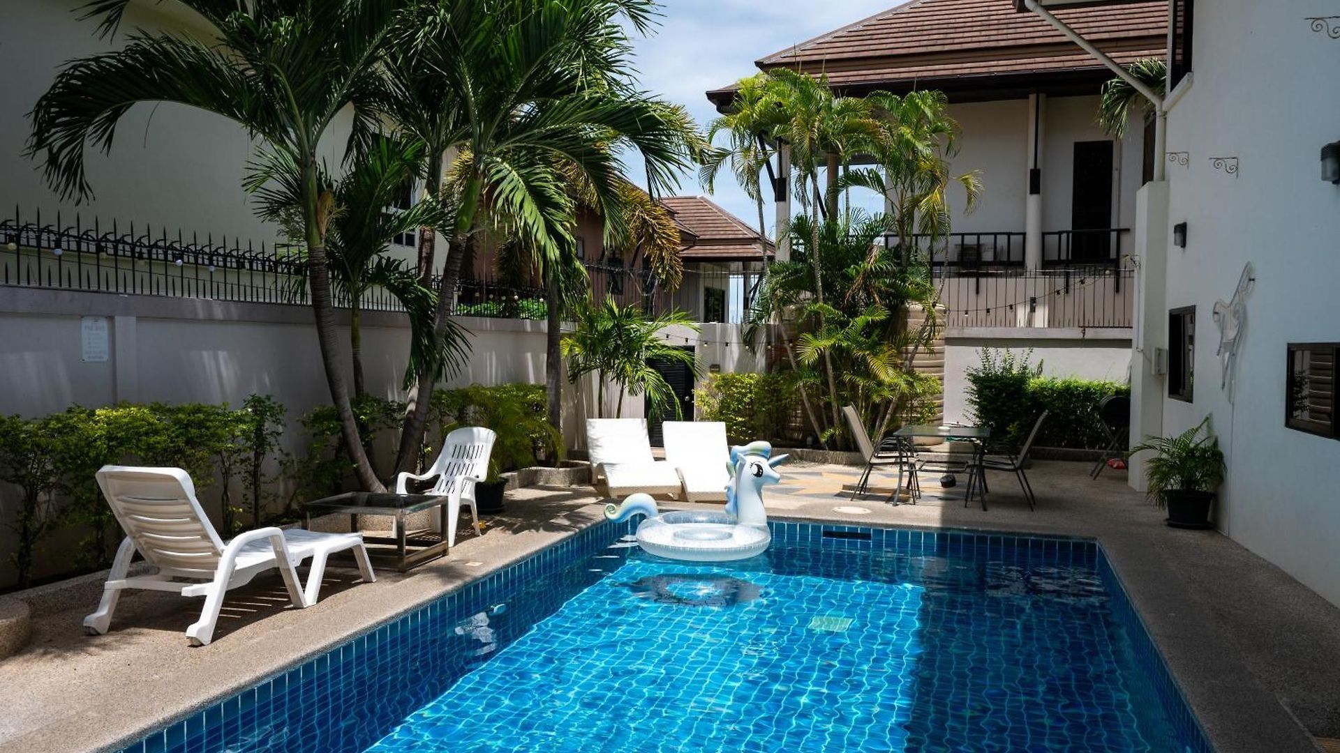 Luxury Pool 4 Bedroom 900m 1.5 Km Downtown *