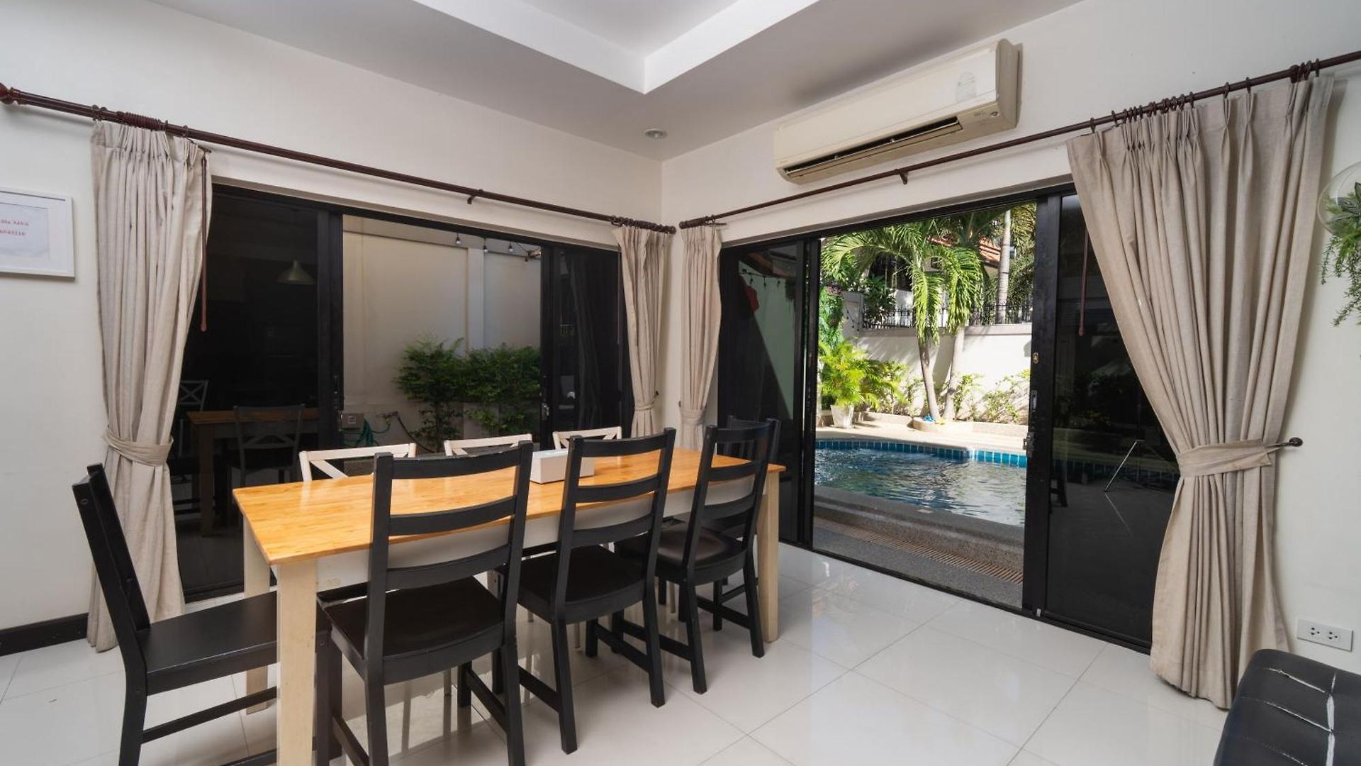 Luxury Pool 4 Bedroom 900m 1.5 Km Downtown Villa
