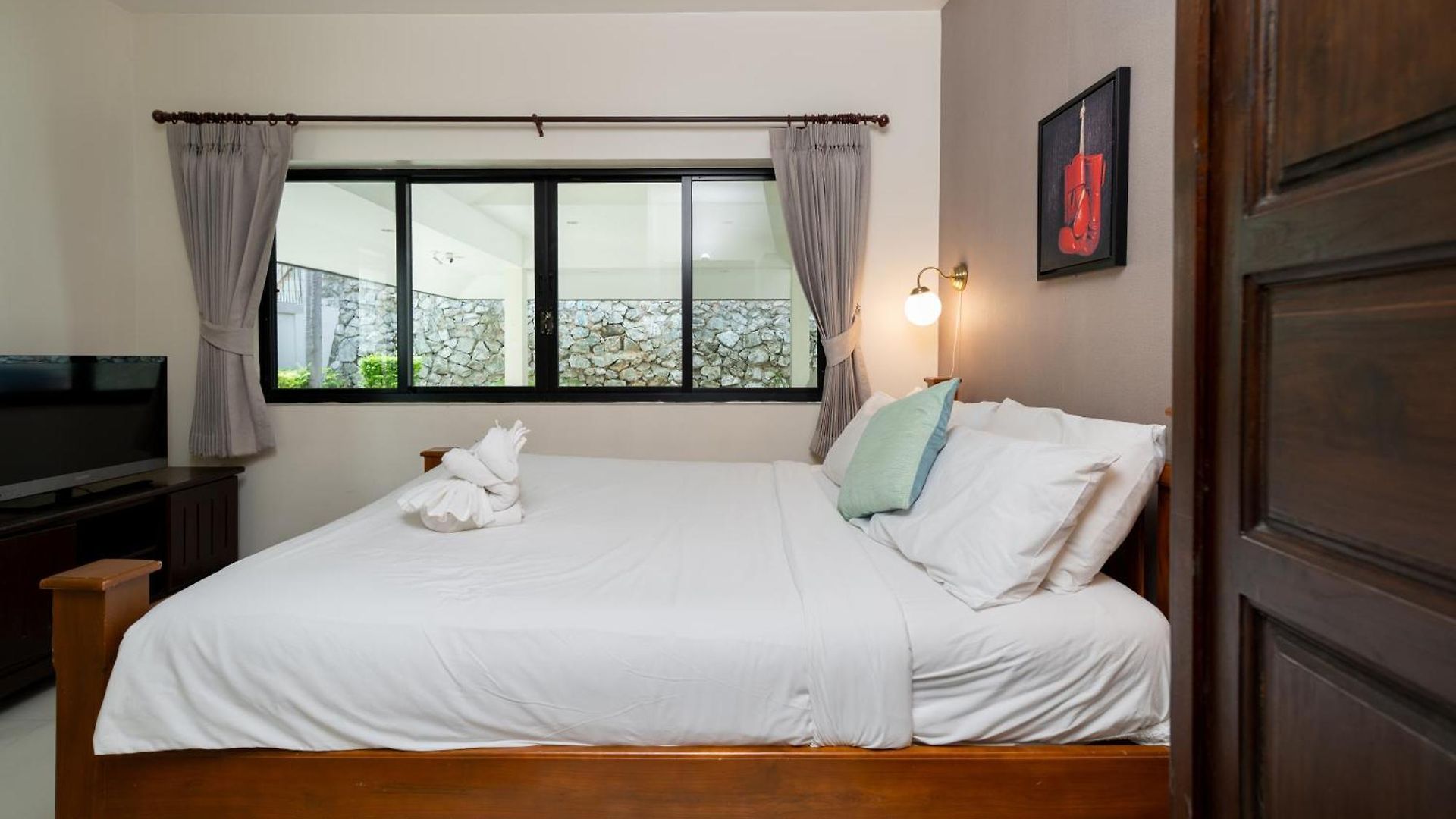 Luxury Pool 4 Bedroom 900m 1.5 Km Downtown Pattaya