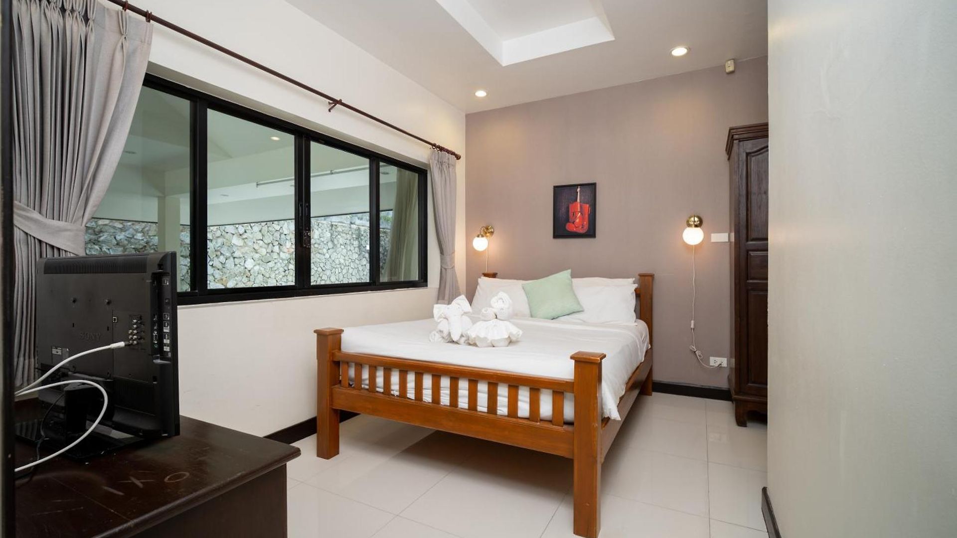 Luxury Pool 4 Bedroom 900m 1.5 Km Downtown Villa *