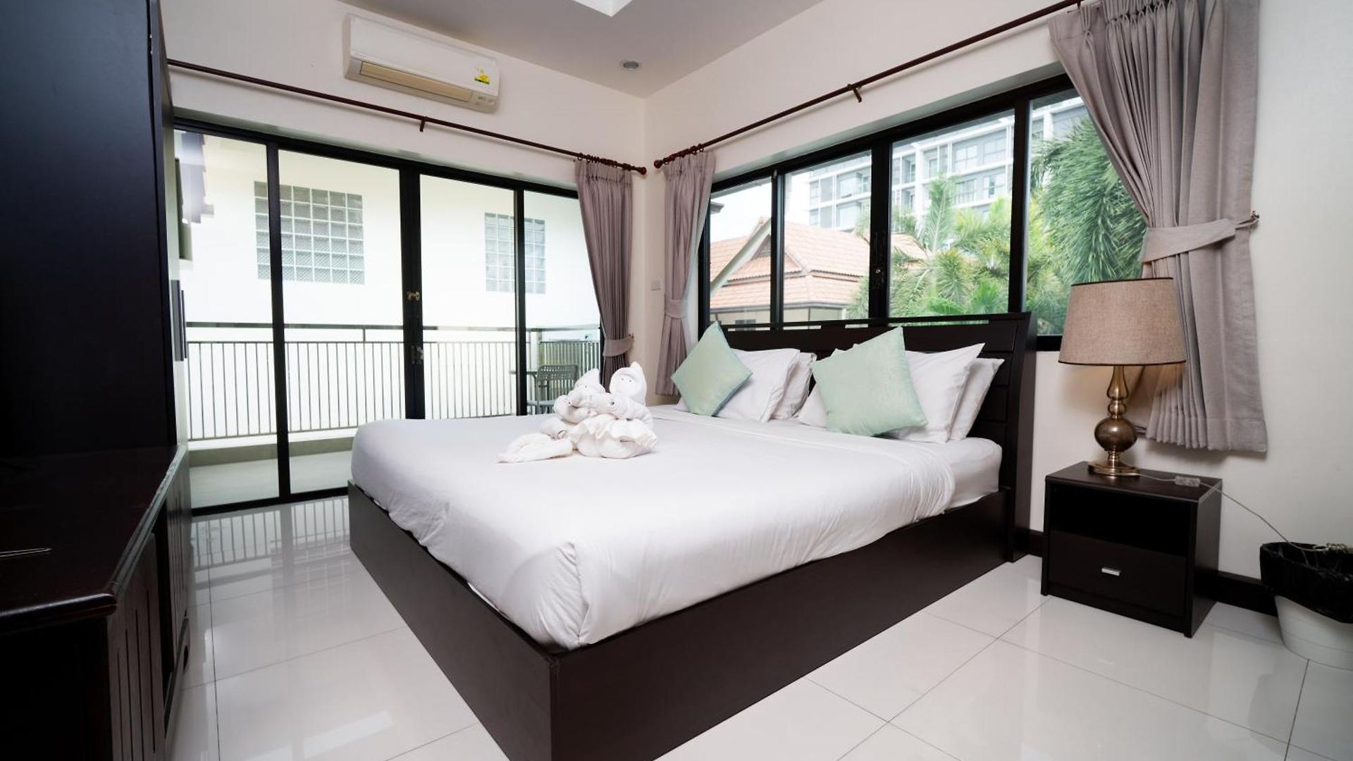Villa Luxury Pool 4 Bedroom 900m 1.5 Km Downtown