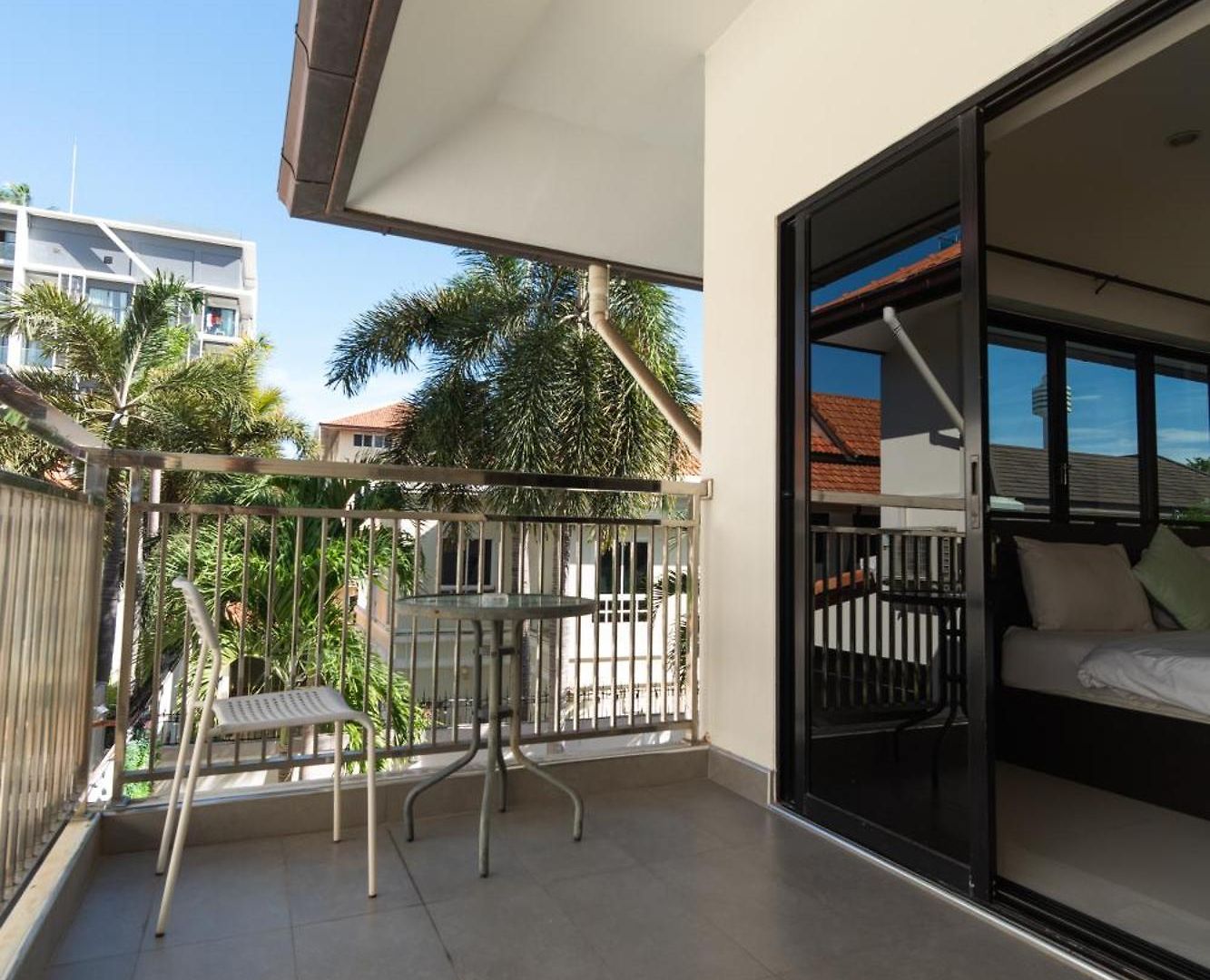 Luxury Pool 4 Bedroom 900m 1.5 Km Downtown Villa Pattaya