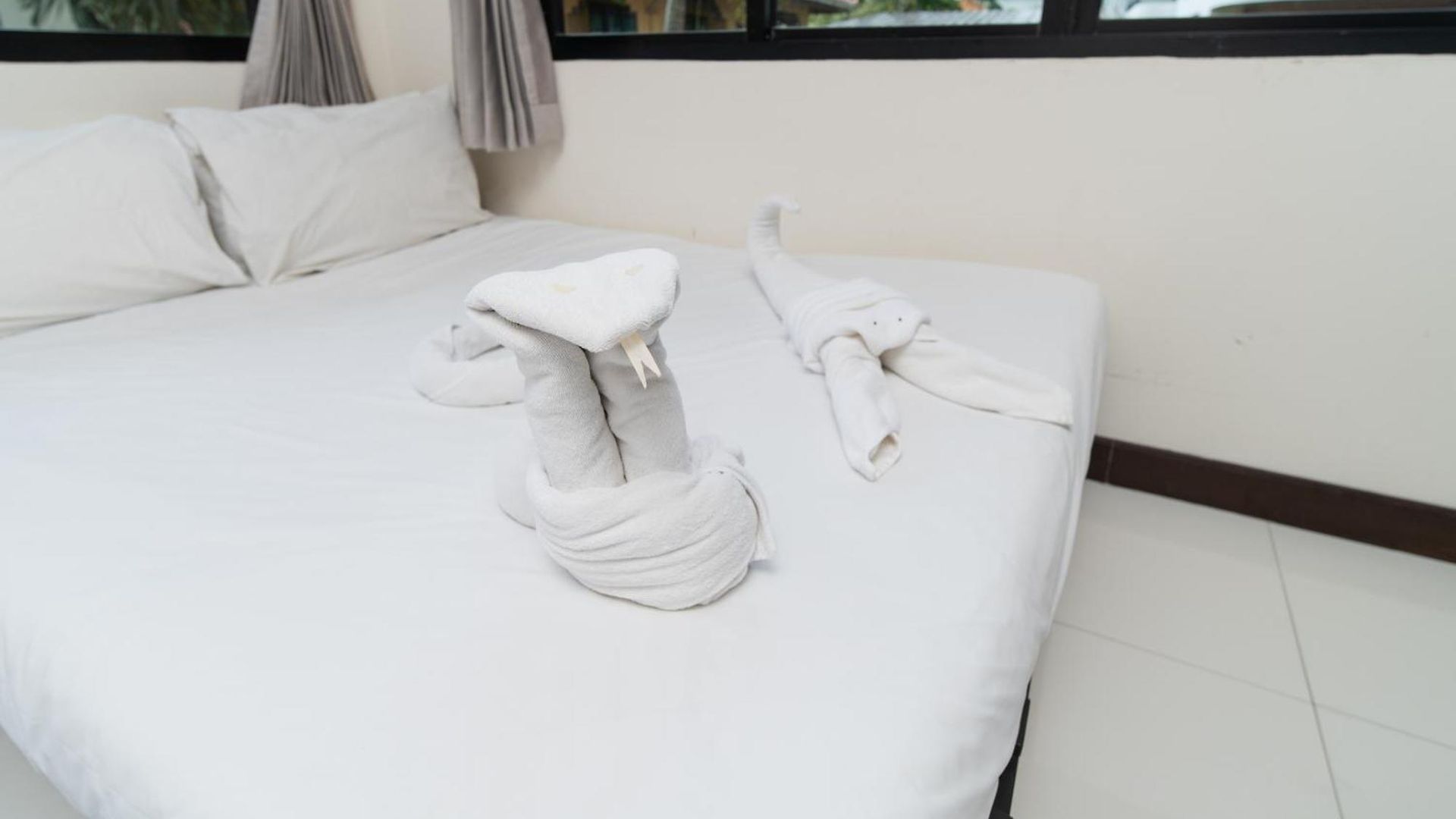 Luxury Pool 4 Bedroom 900m 1.5 Km Downtown Villa