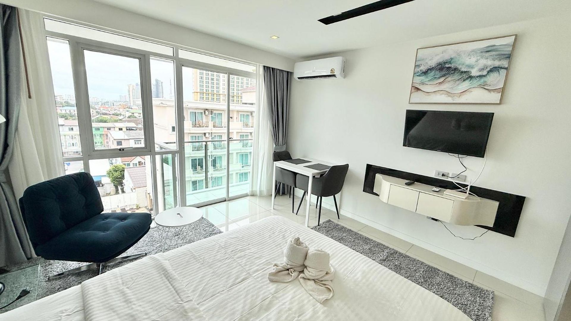 Getaway In Center Apartment *