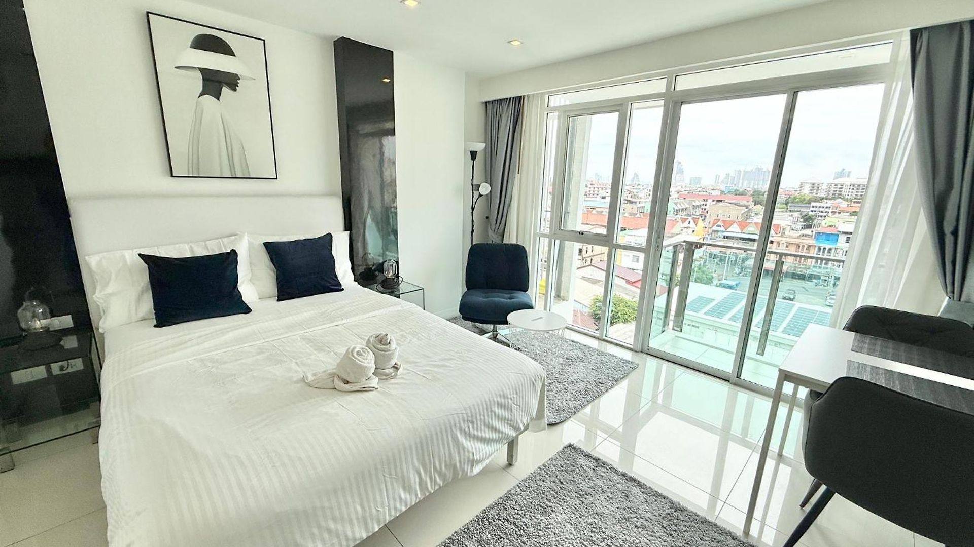 Getaway In Center Apartment *