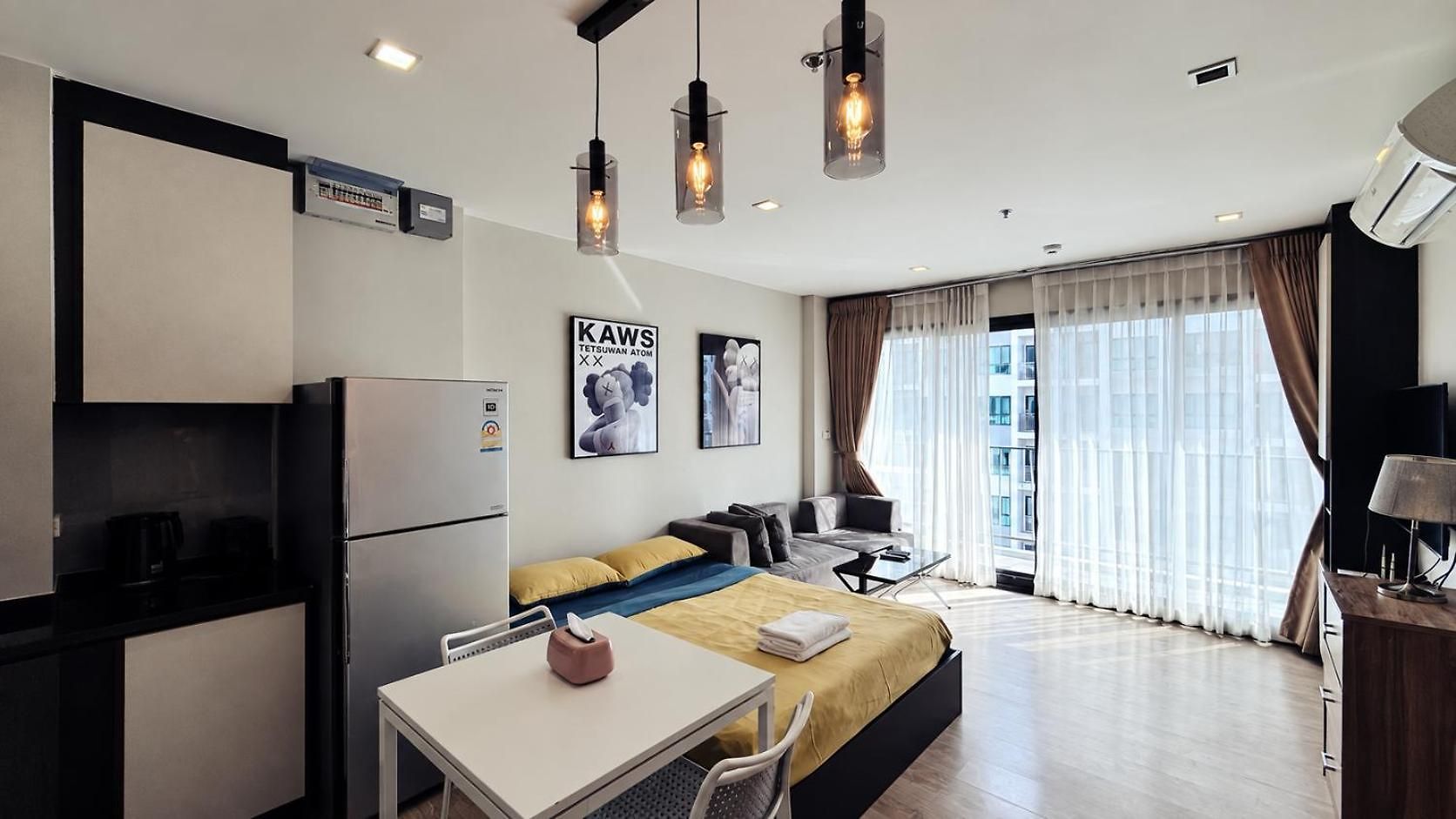 อพาร์ทเม้น The Base Sea View *