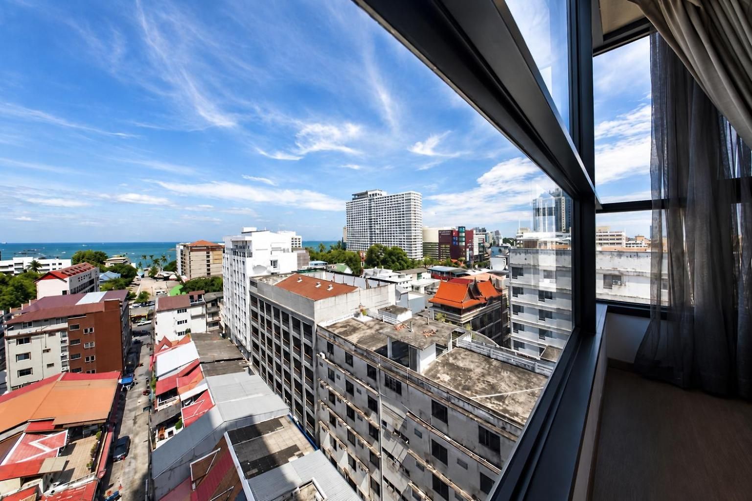 The Base Sea View อพาร์ทเม้น