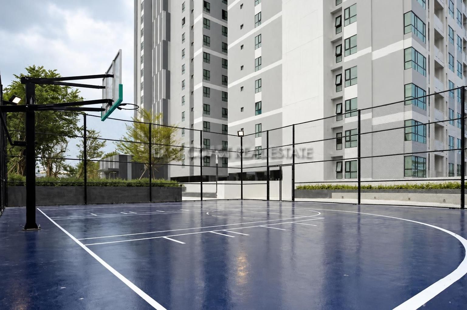 อพาร์ทเม้น The Base Sea View *