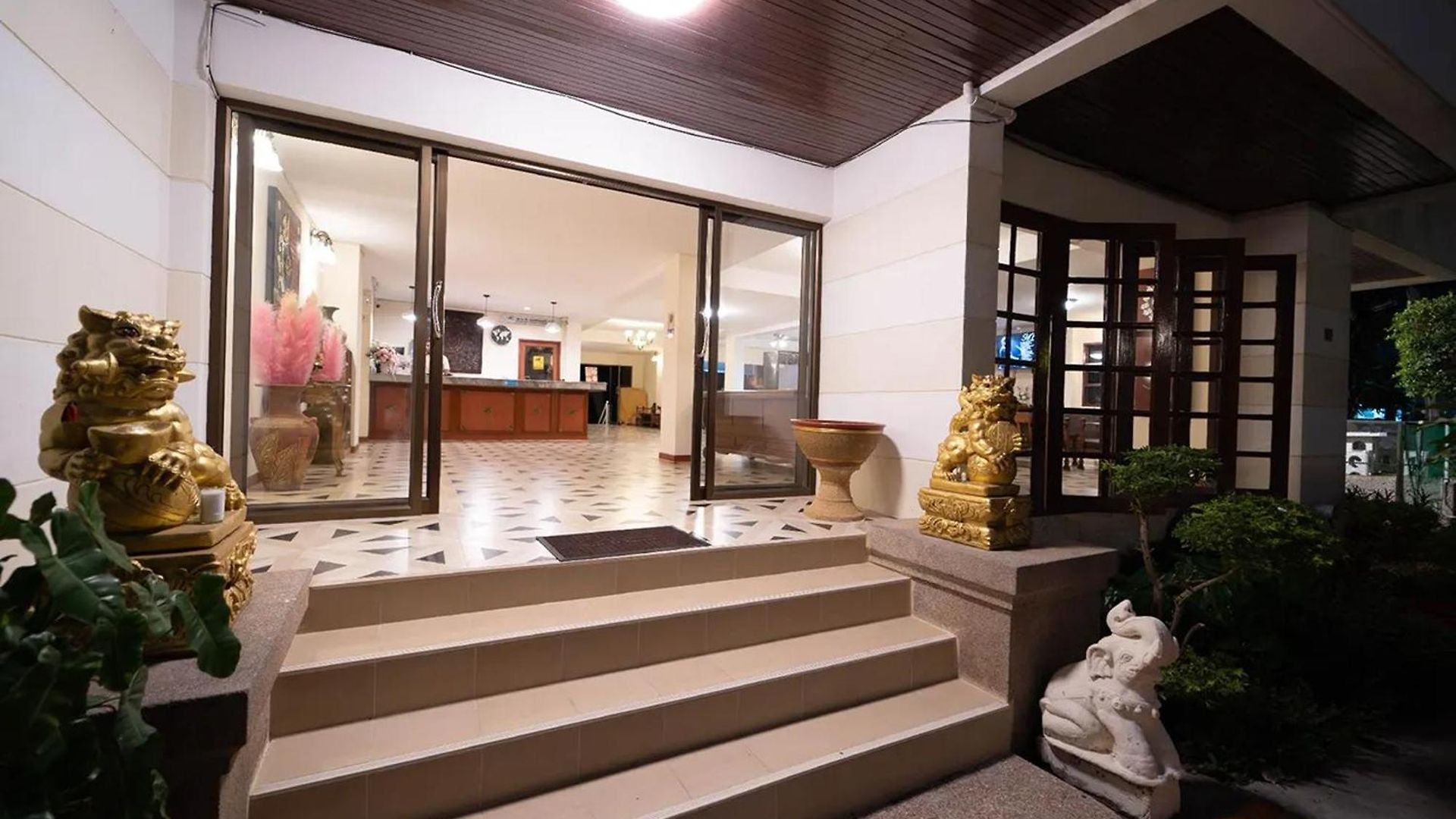 Hillside Hotel 3*