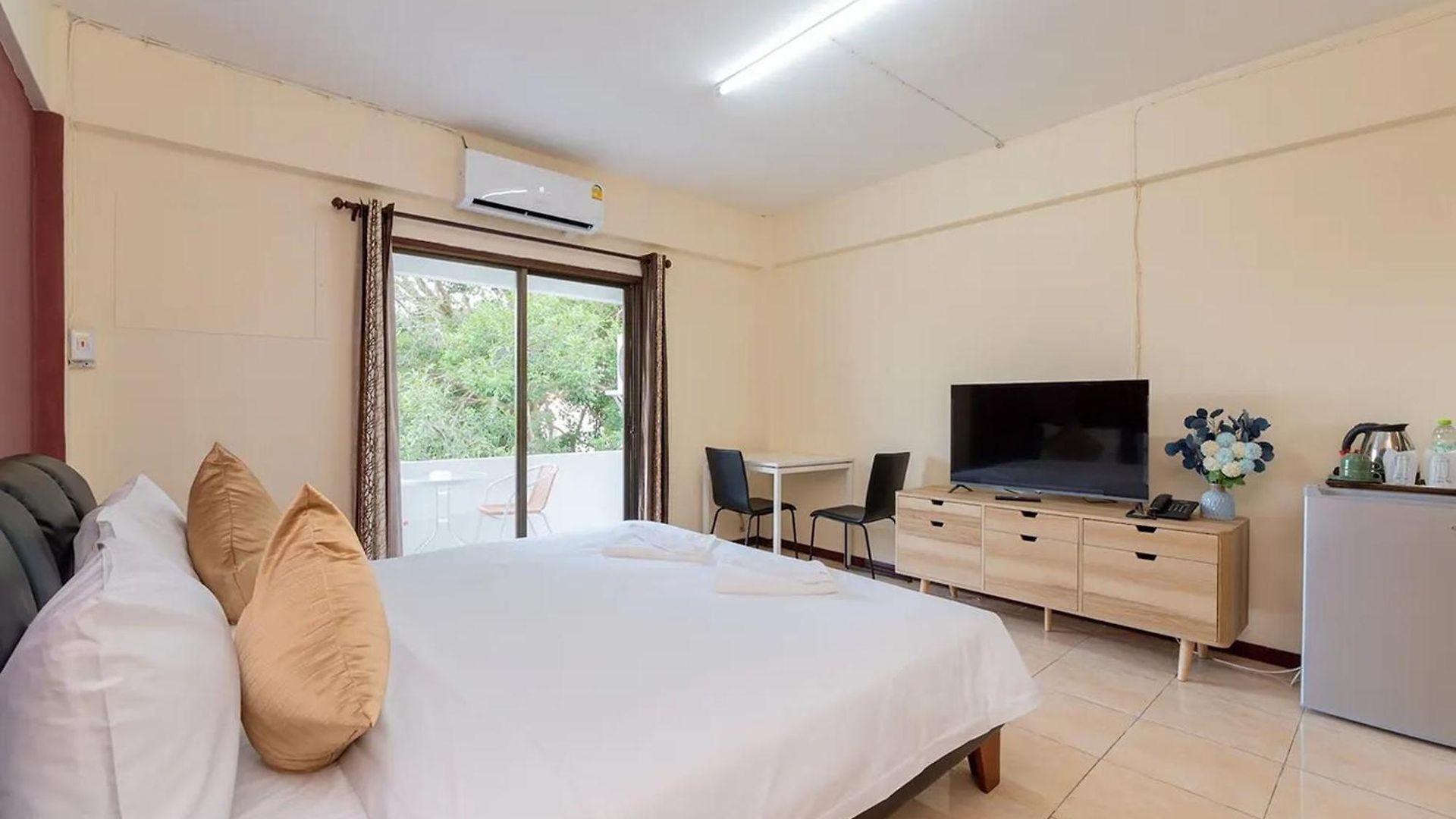 Hotel Hillside