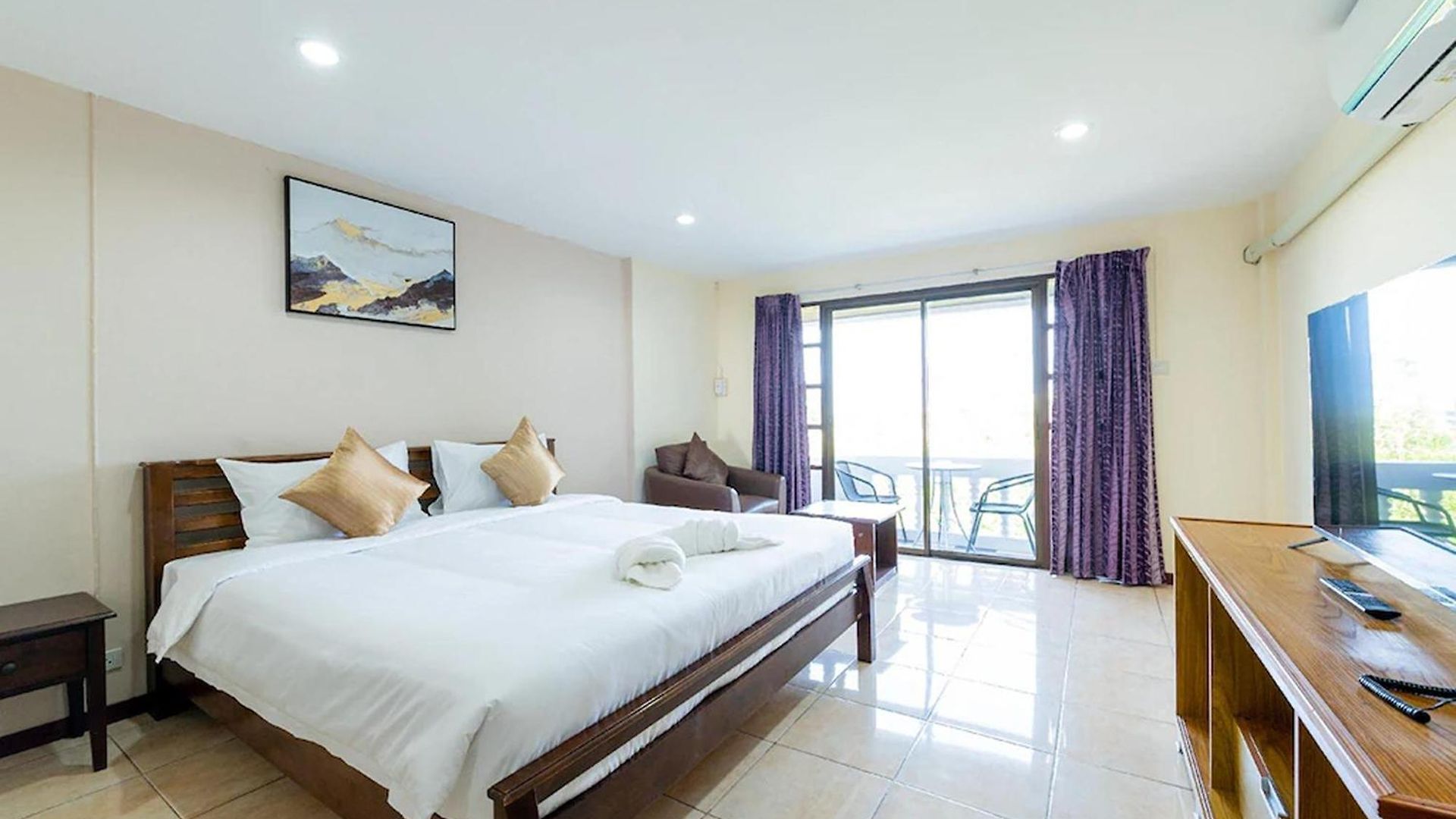 Hotel Hillside 3*
