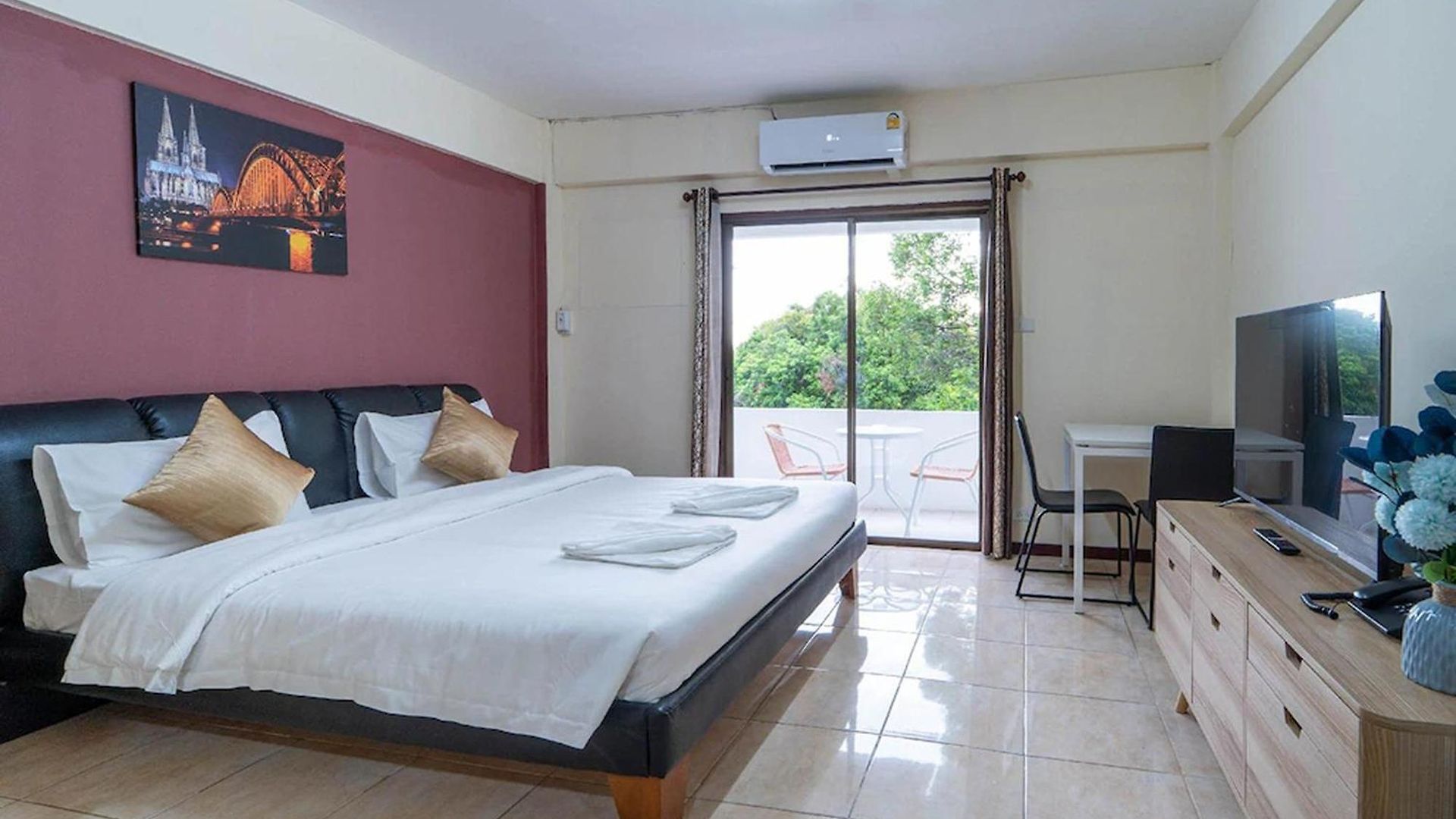 Hillside Hotel 3*