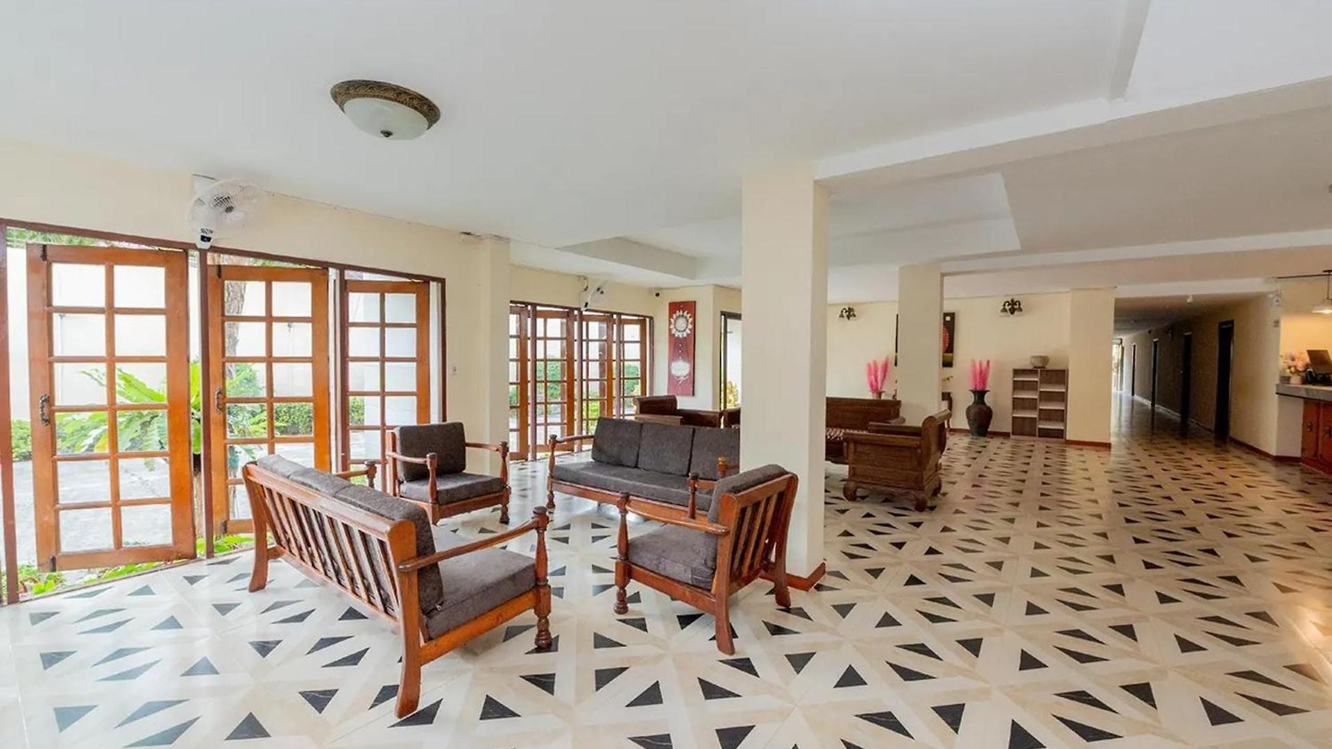Hillside Hotel 3*