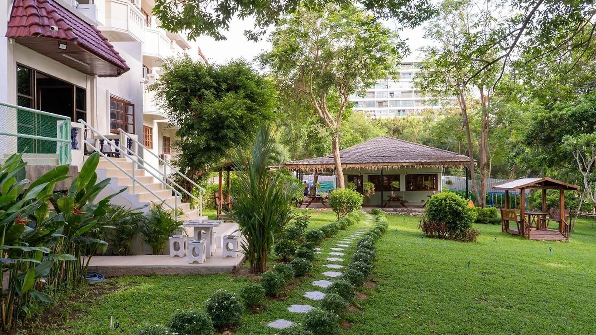 Hillside Hotel 3*