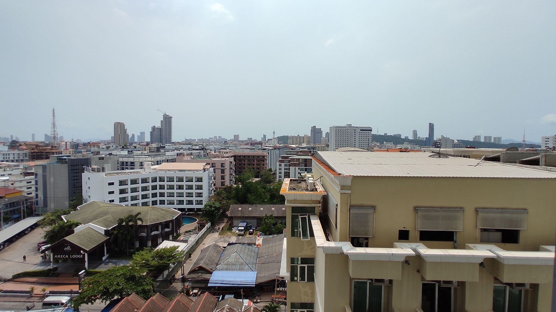Many The Base * Pattaya