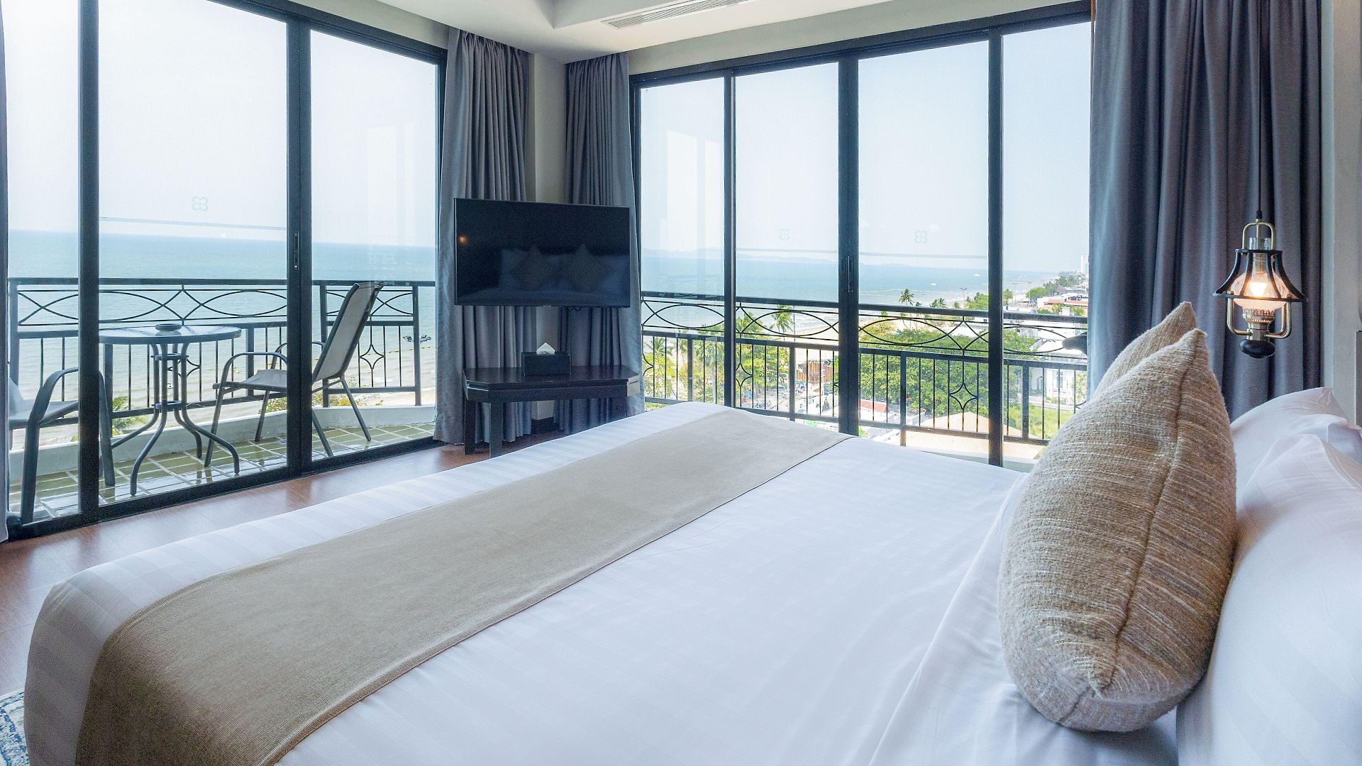 โรงแรม Bay Jomtien 5*