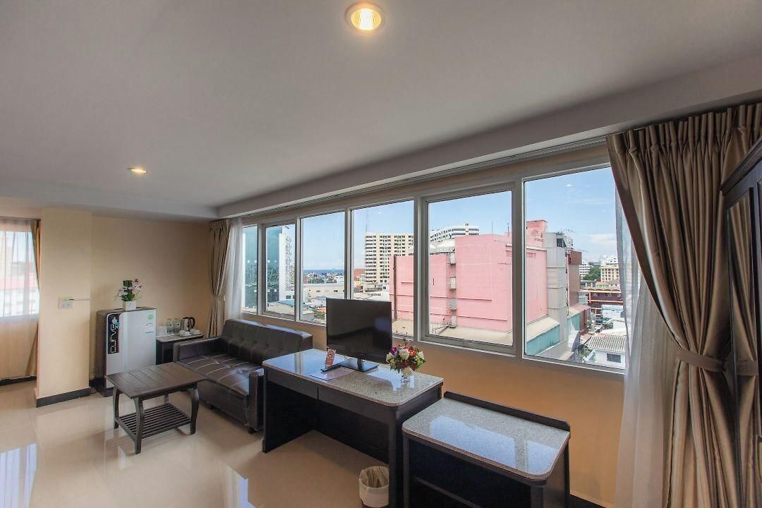 The Grand Day Night โรงแรม Pattaya