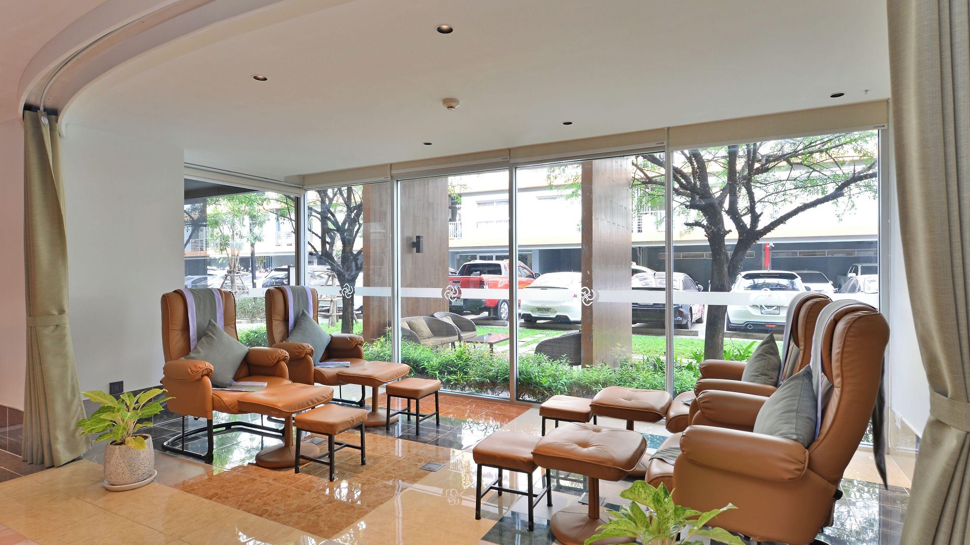 The Grass Serviced โรงแรม Pattaya