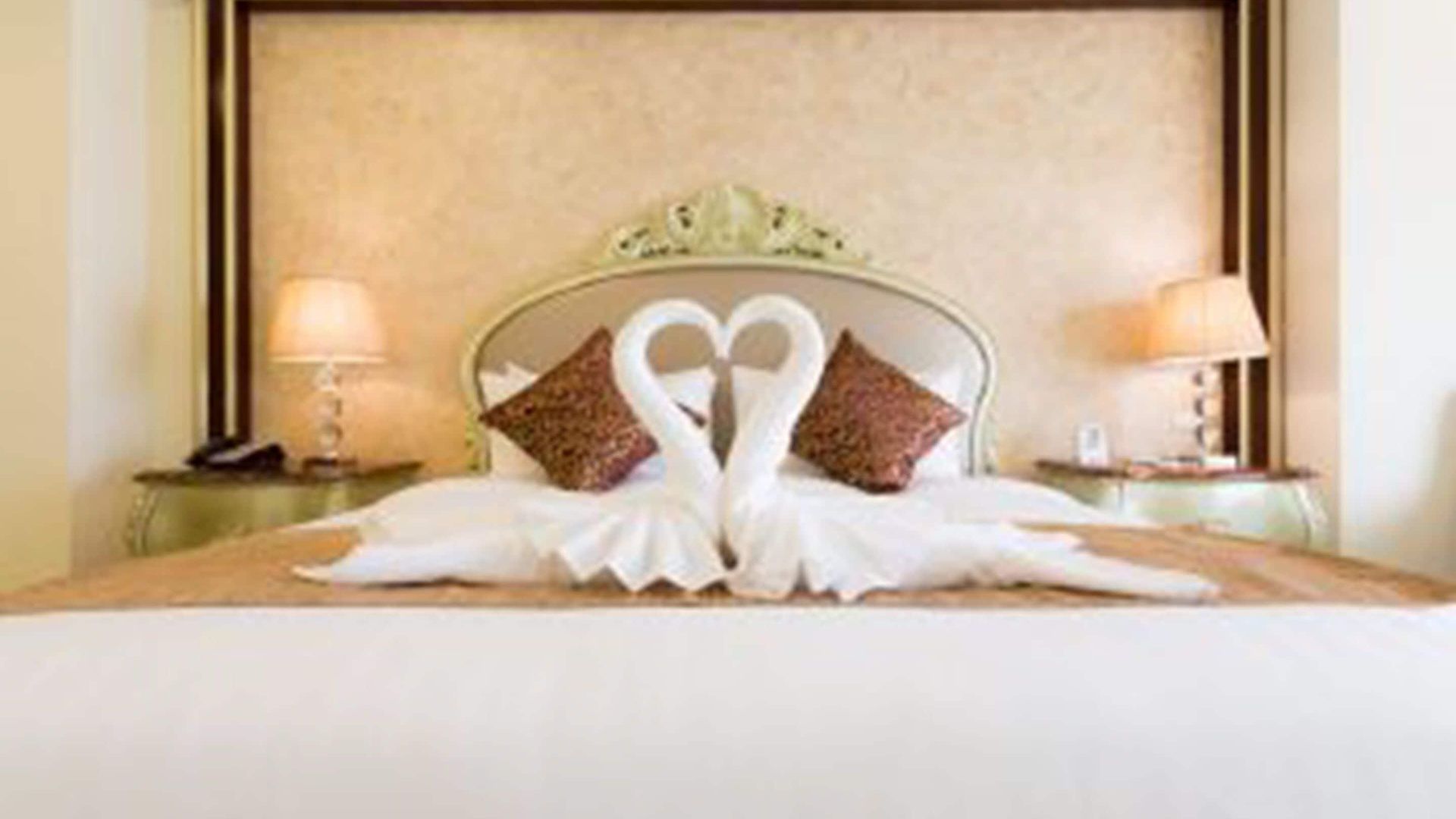 Crystal โรงแรม 5*