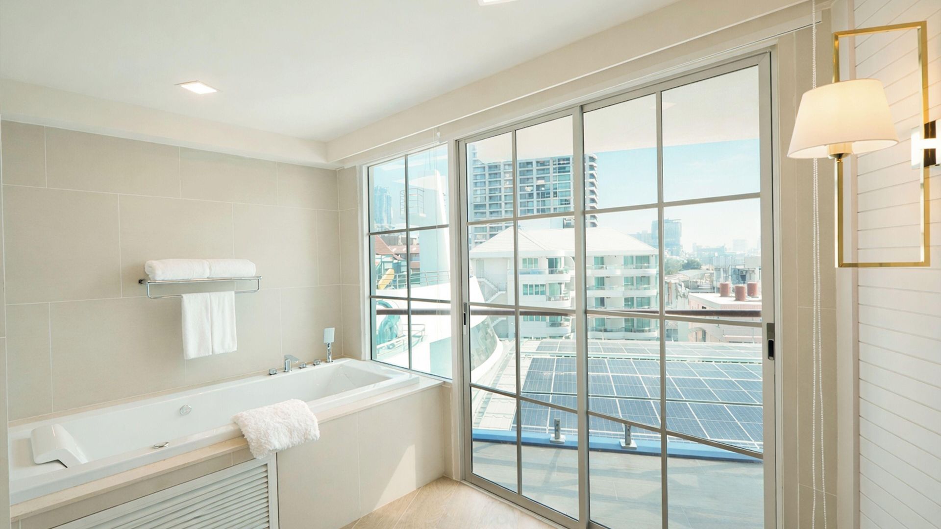 โรงแรม The Cruise 4*
