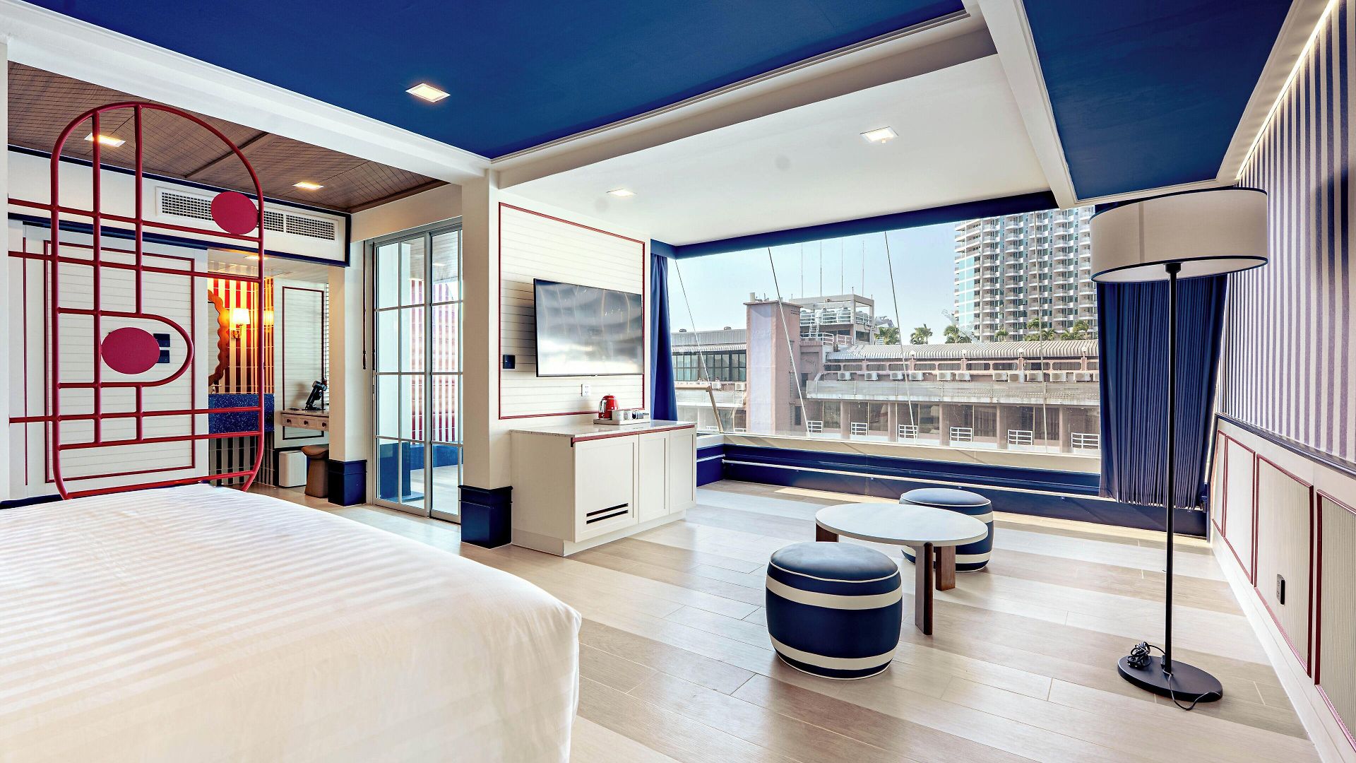 โรงแรม The Cruise 4*