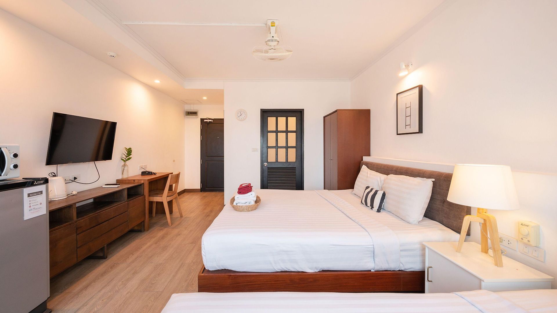 โรงแรม The Corner 3*