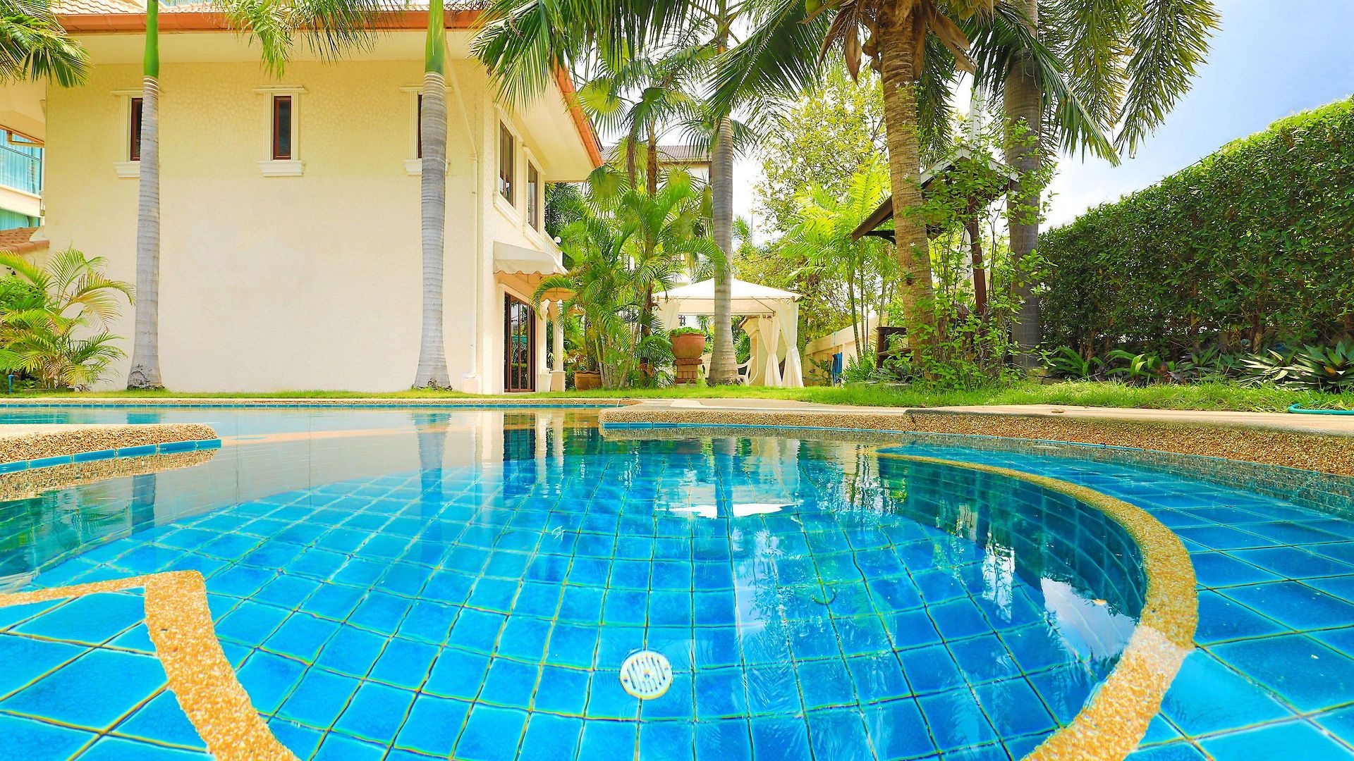 Siam Pool