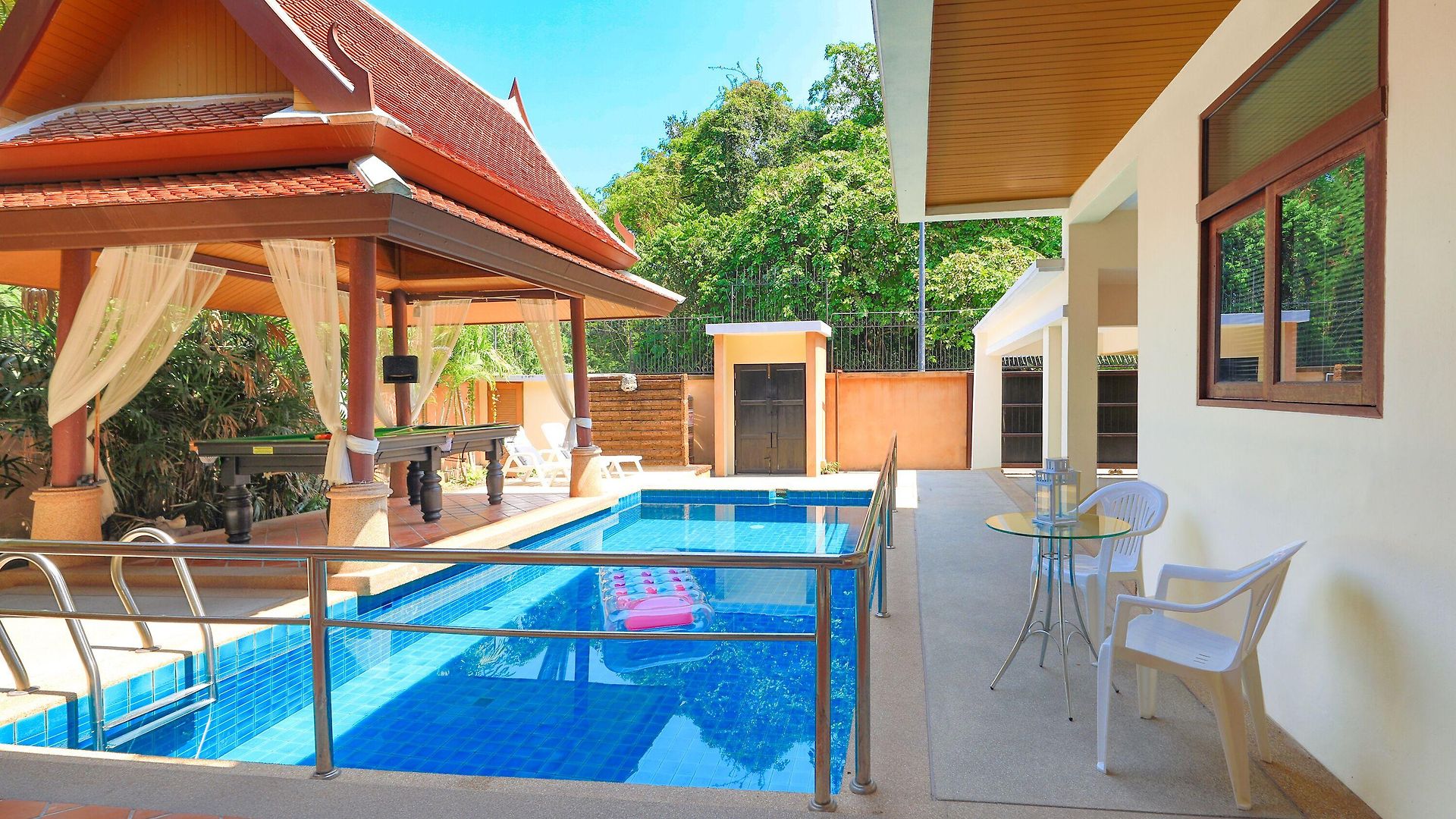 Siam Pool *