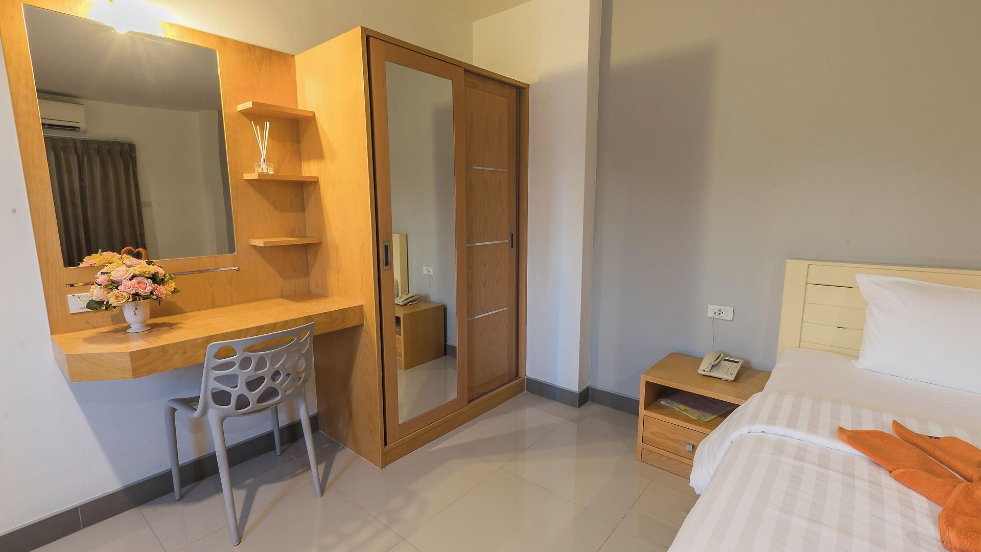 โรงแรม T Sleep Place 3*