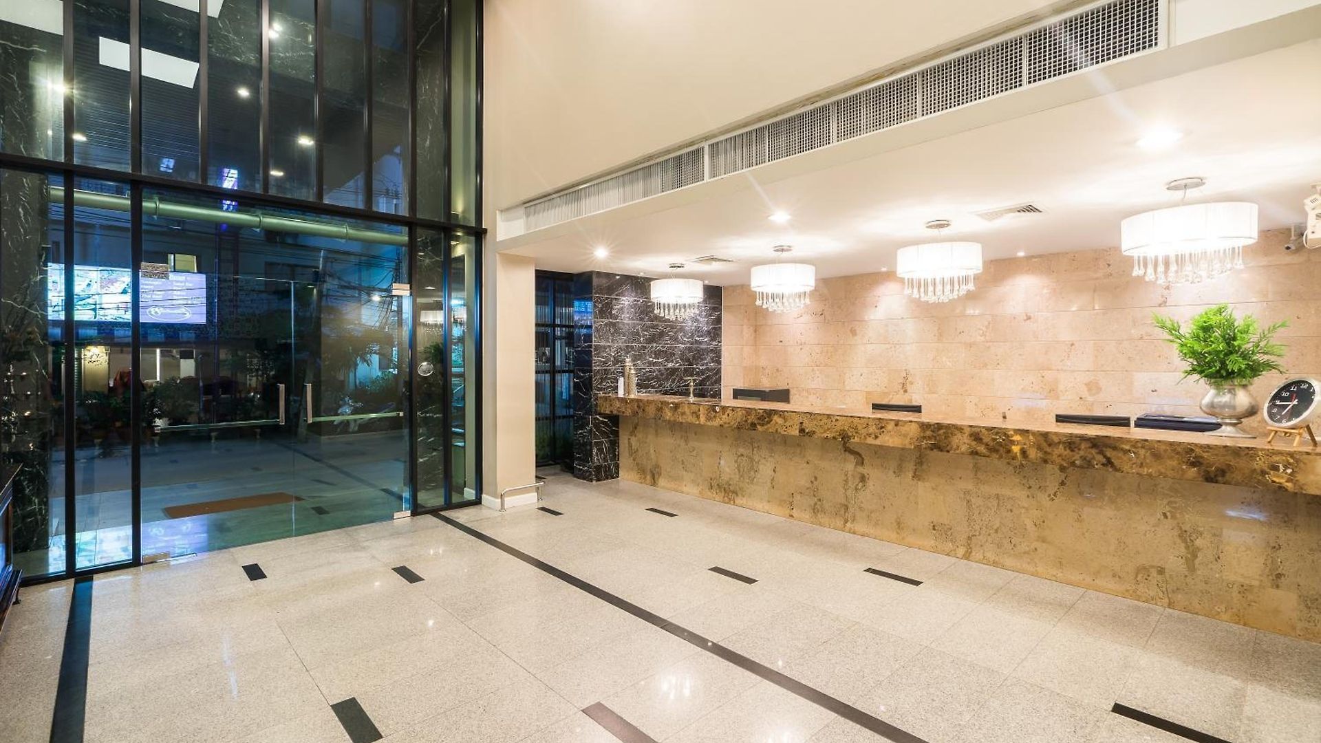โรงแรม Sea Me Spring Tree (adults Only)
