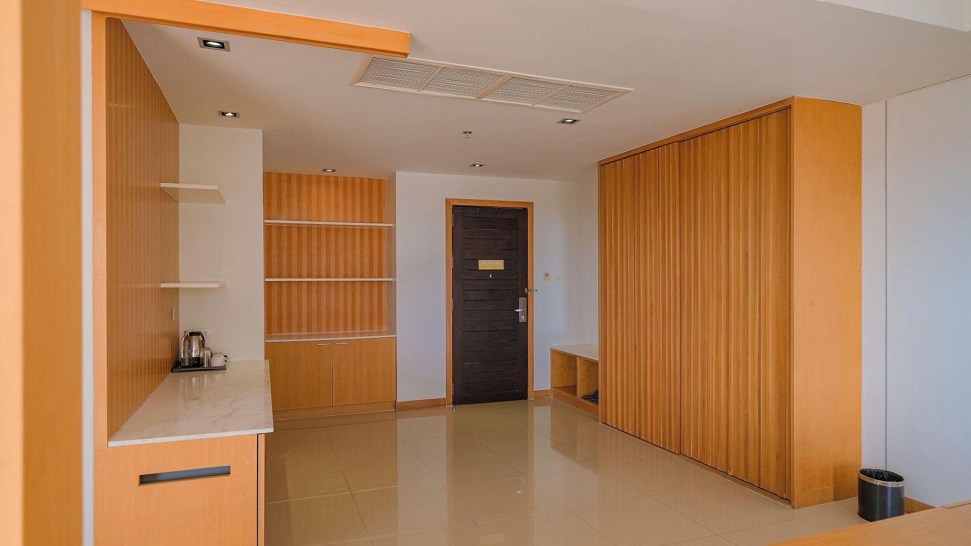 โรงแรม Welcome World Beachfront 4*