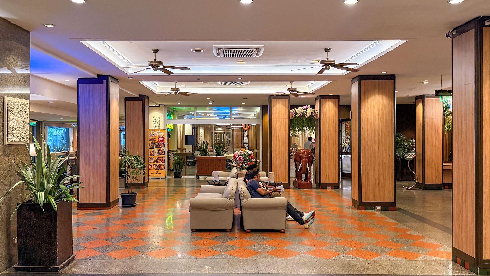 โกลเด้นบีชโฮเทล พัทยา โรงแรม 4*