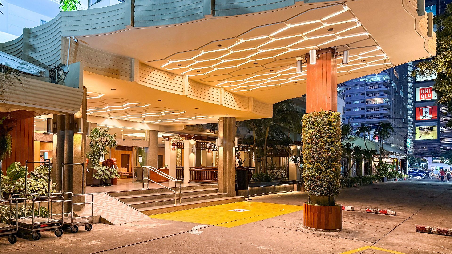 โรงแรม โกลเด้นบีชโฮเทล พัทยา 4*