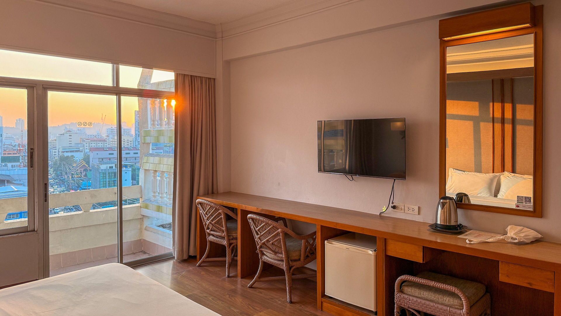 โกลเด้นบีชโฮเทล พัทยา 4* Pattaya