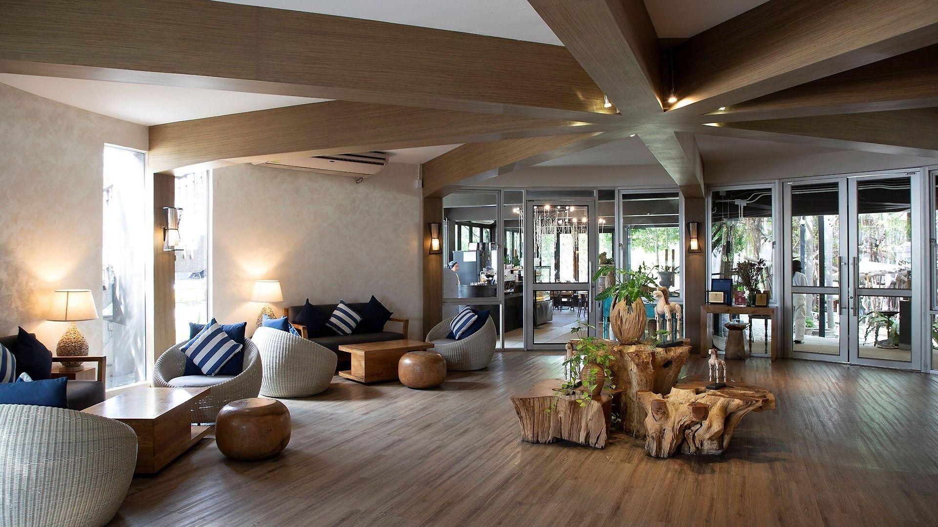 โรงแรม The Leela &