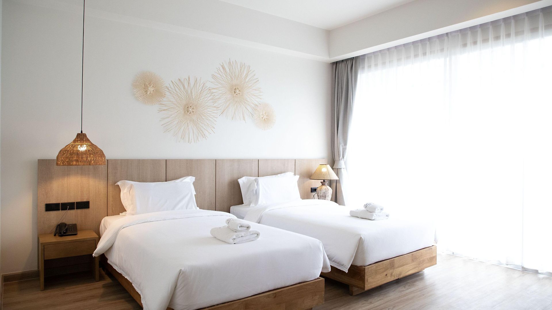 โรงแรม The Leela & 4*