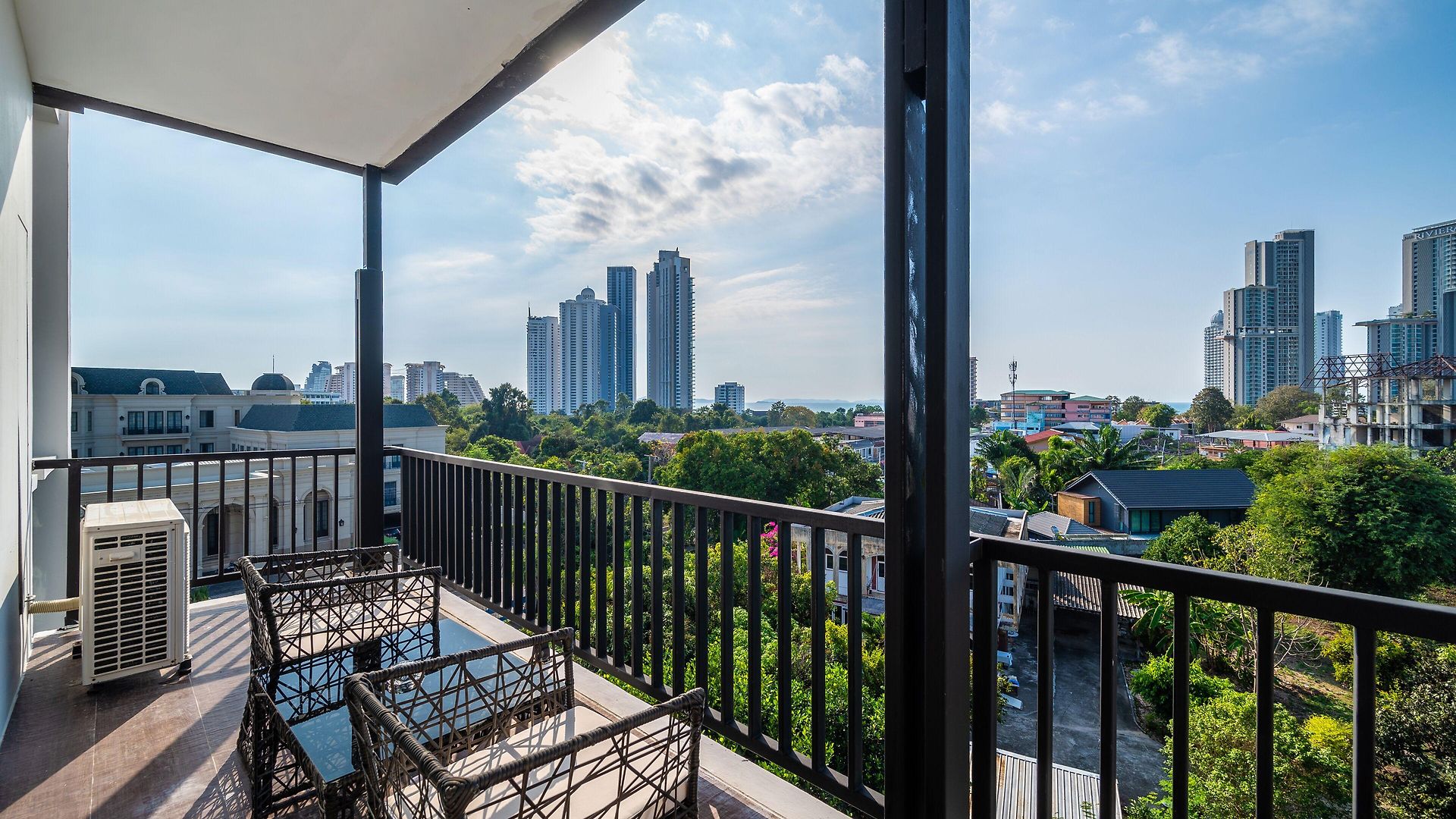 Manhattan - Sha Extra 4*