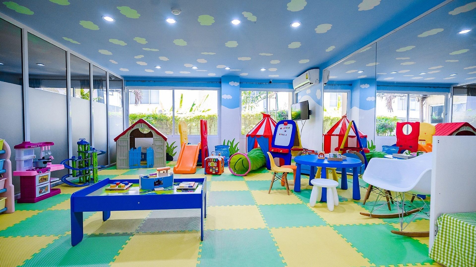 โรงแรม J 4*