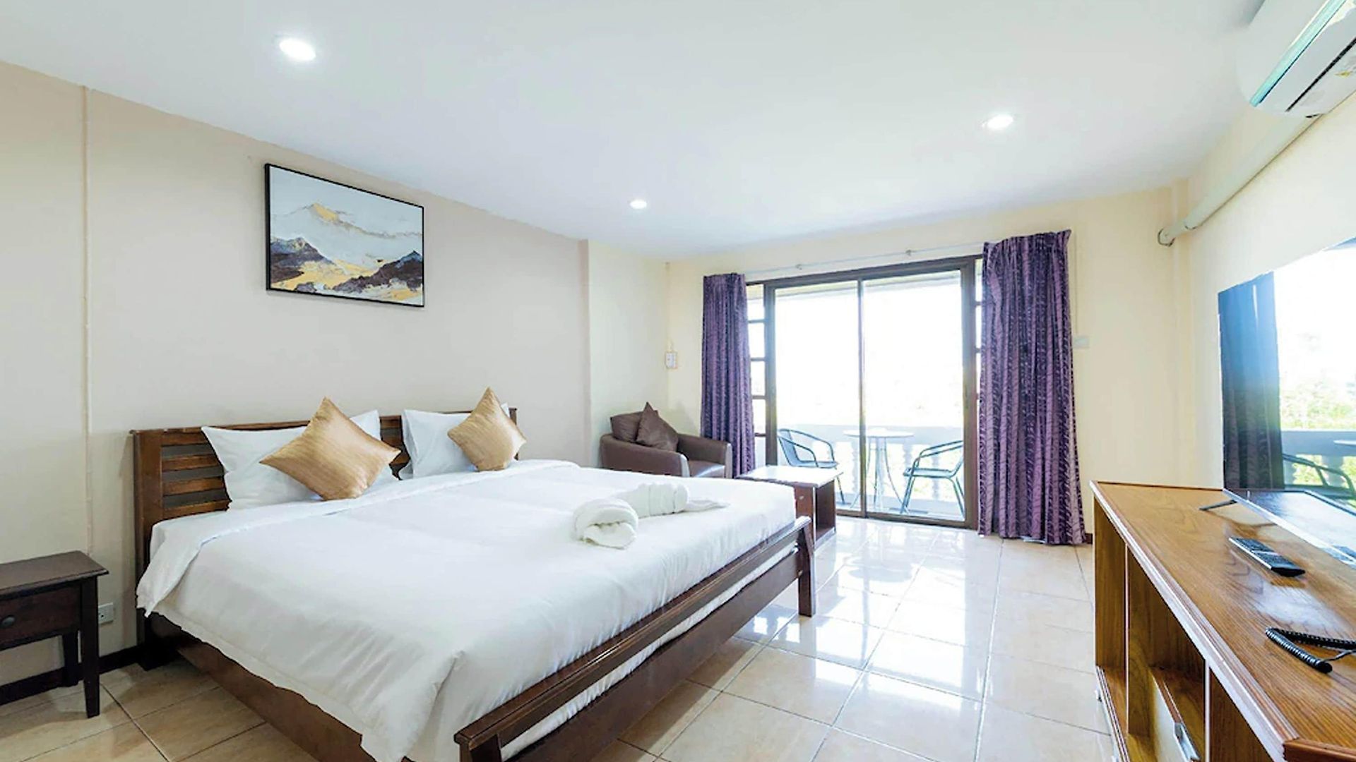 โรงแรม Hillside