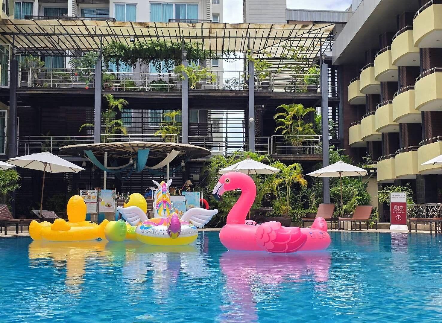 โรงแรม บารอน บีช 4*