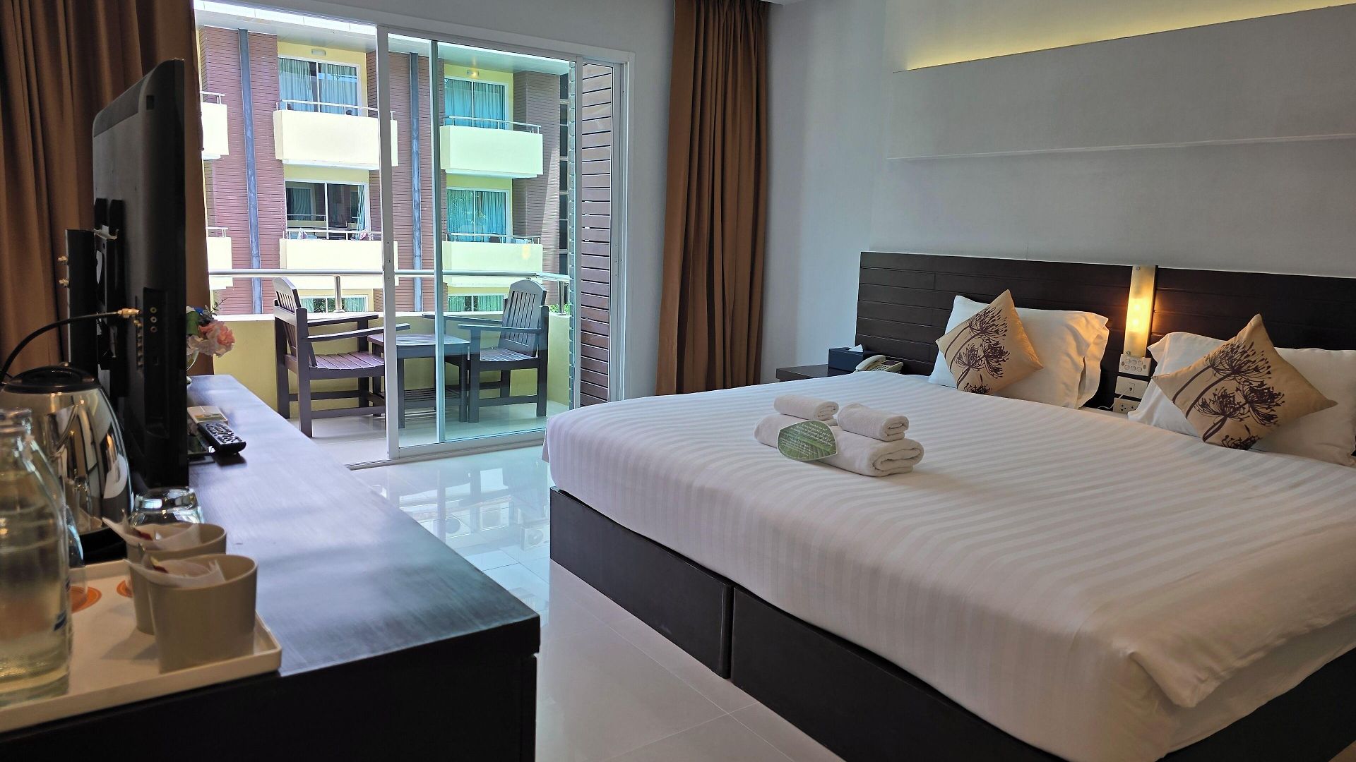 โรงแรม บารอน บีช 4*