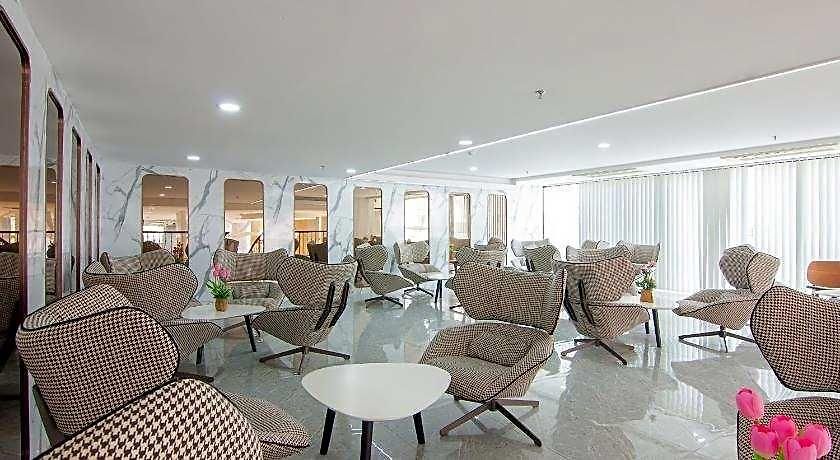 Hotel Golden Jomtien 5*