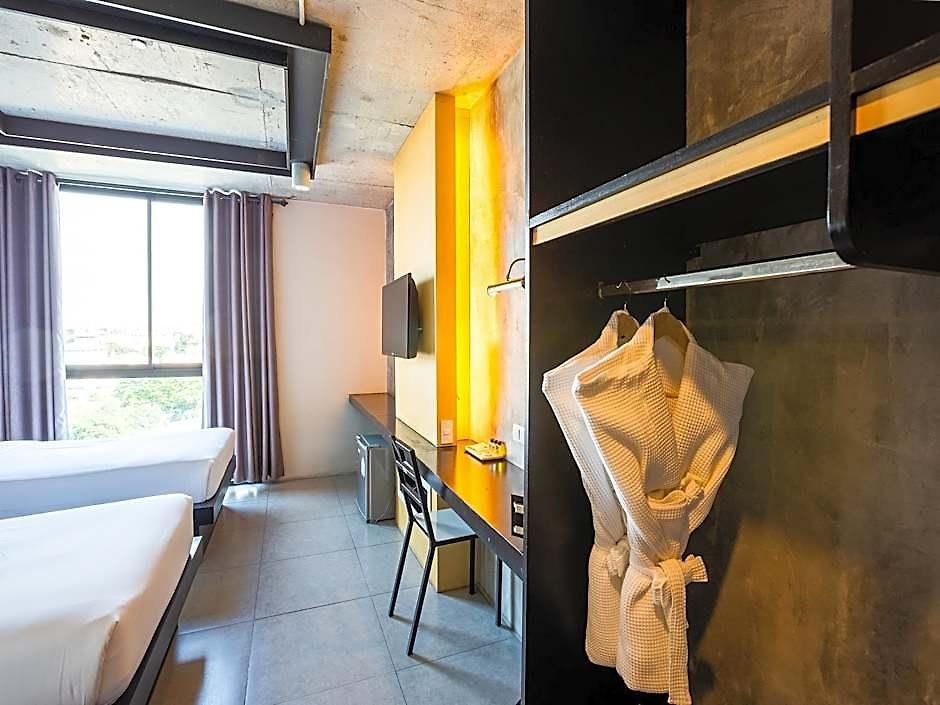B2 South Premier โรงแรม 3*