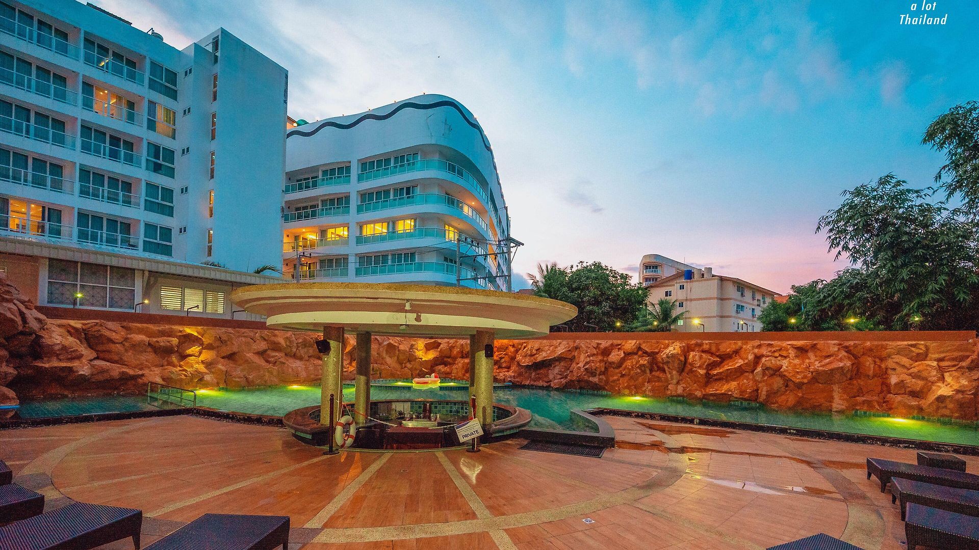 Centara Nova โรงแรม 4*