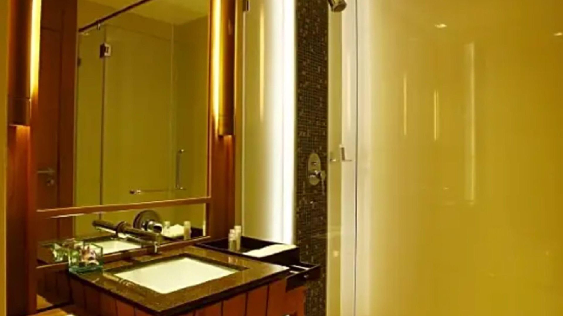 โรงแรม Centara Nova 4*