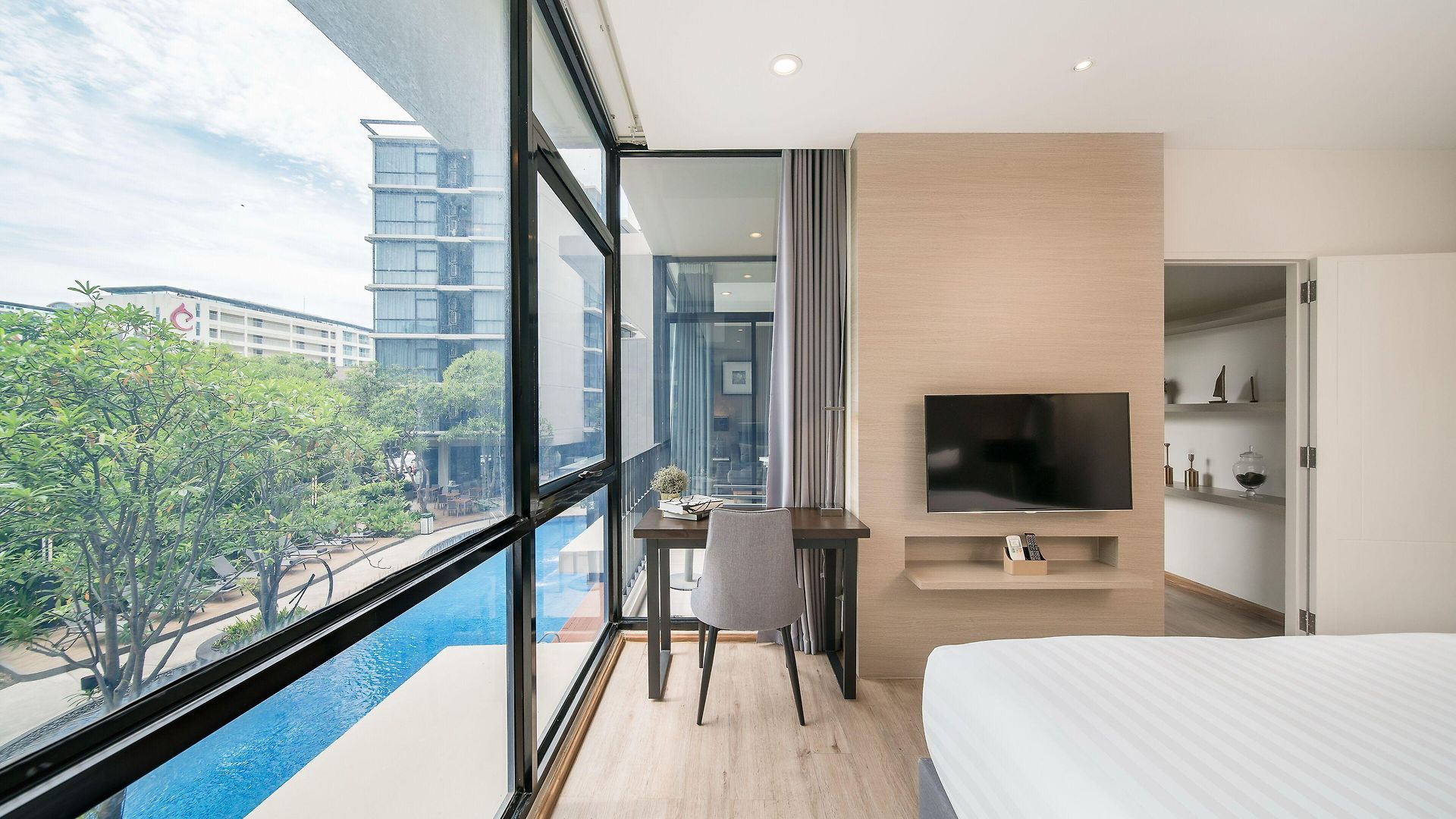 โรงแรม Altera And By At Mind 4*
