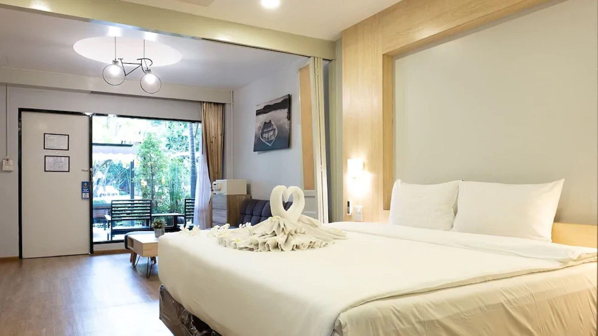 โรงแรม บาศญ่า บีช โฮเทล แอนด์ - เซ็นเธร่า บีช โฮเทล Pattaya