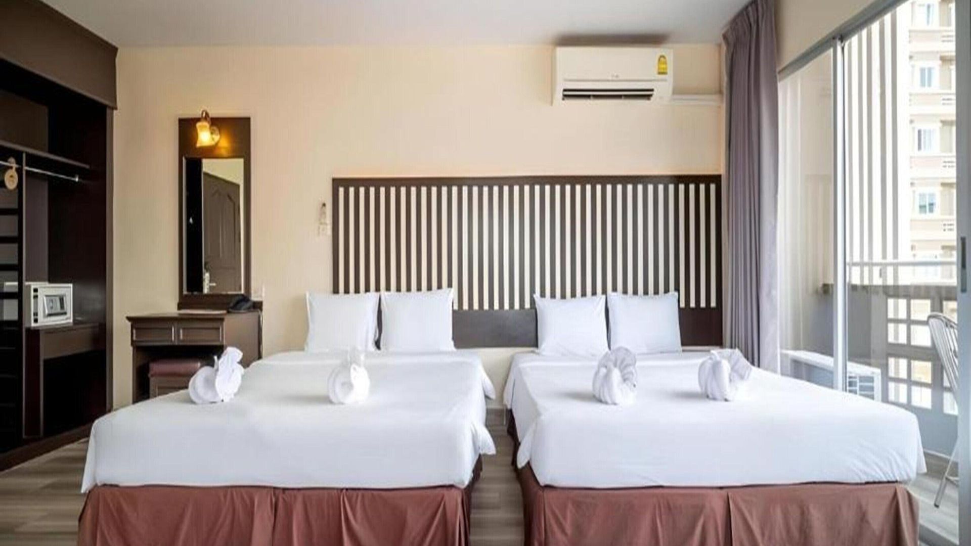 โรงแรม Sunday Ja